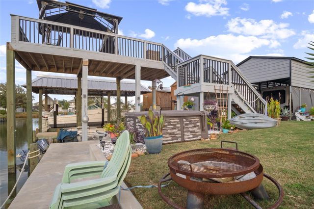 1129 Prides Lane, Crystal Beach, TX 77650