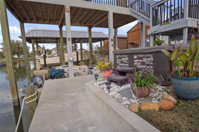 1129 Prides Lane, Crystal Beach, TX 77650