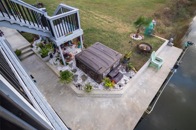 1129 Prides Lane, Crystal Beach, TX 77650