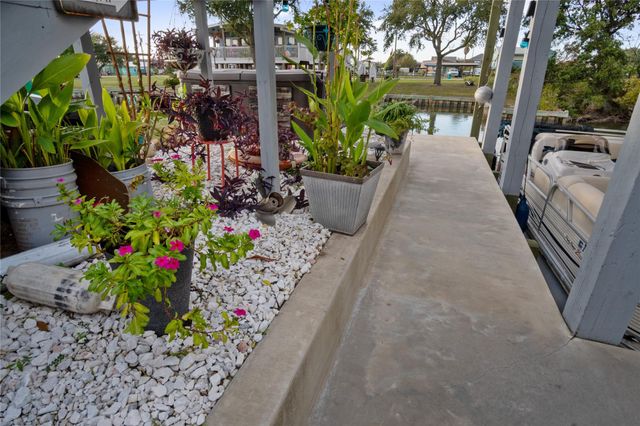 1129 Prides Lane, Crystal Beach, TX 77650