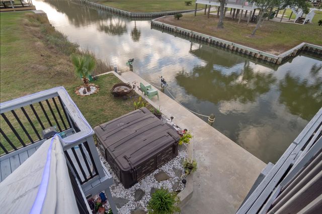 1129 Prides Lane, Crystal Beach, TX 77650