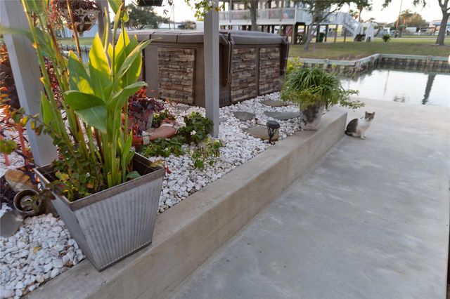 1129 Prides Lane, Crystal Beach, TX 77650