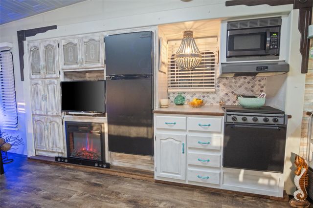 1129 Prides Lane, Crystal Beach, TX 77650