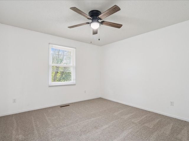 611 W Sovers Street, Solon, IA 52333