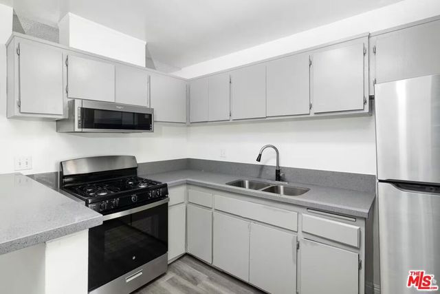 1208 W Adams Boulevard 17, Los Angeles, CA 90007