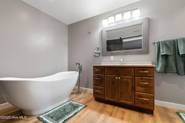 212 Deer Haven Drive, Richlands, NC 28574