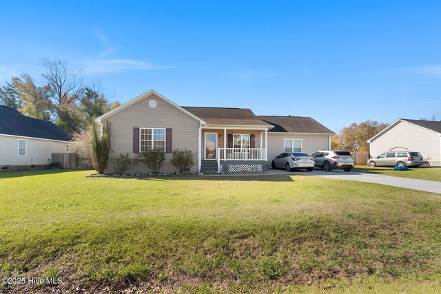 212 Deer Haven Drive, Richlands, NC 28574