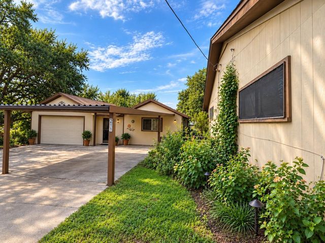 211 Cedar Crest Street, Coldspring, TX 77331