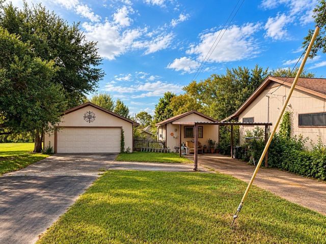 211 Cedar Crest Street, Coldspring, TX 77331