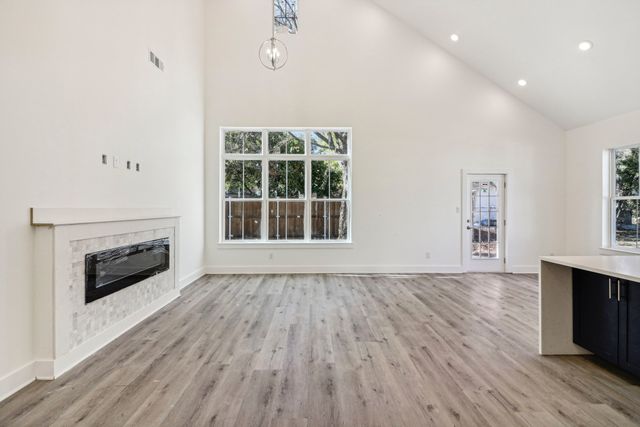 1611 Oak Street, Mckinney, TX 75069