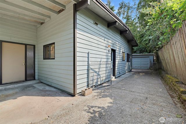 2327 NE 92nd Street, Seattle, WA 98115