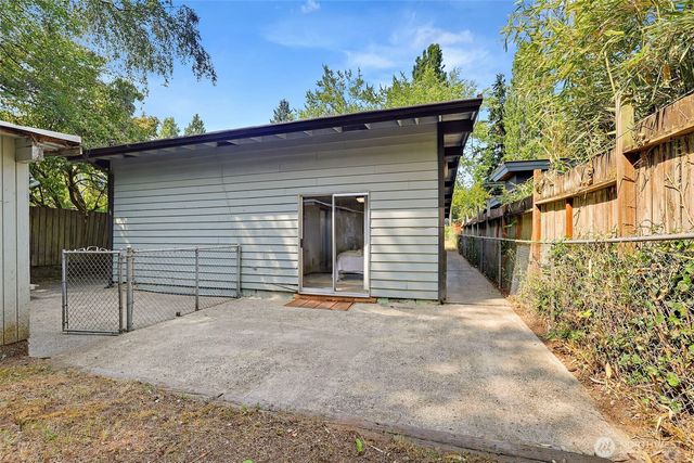 2327 NE 92nd Street, Seattle, WA 98115