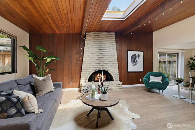 2327 NE 92nd Street, Seattle, WA 98115