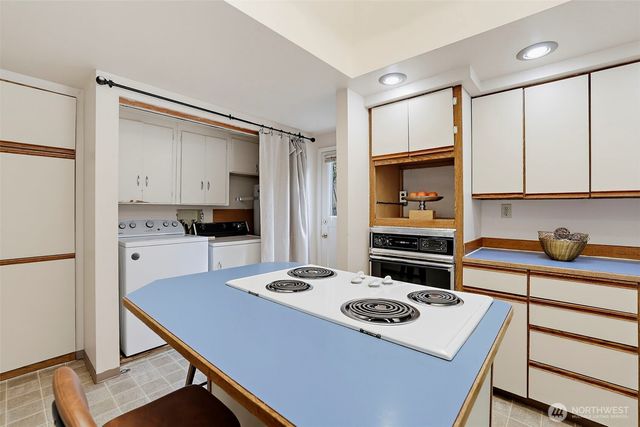 2327 NE 92nd Street, Seattle, WA 98115