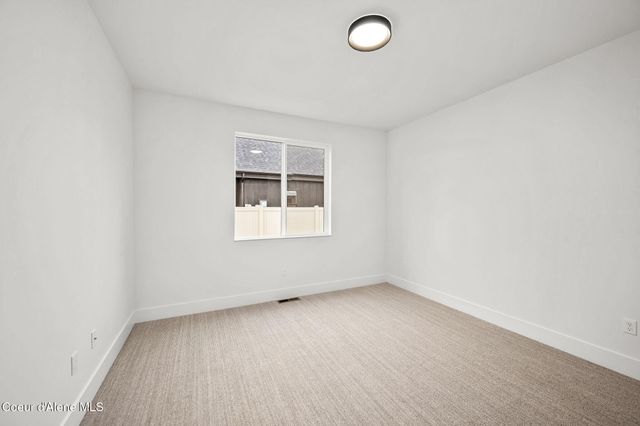 974 E STEEPLE CHASE RD, Hayden, ID 83835