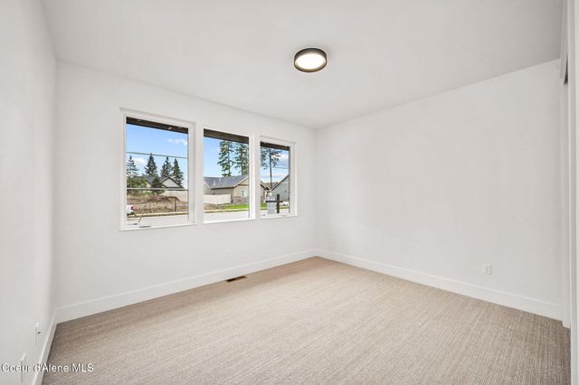 974 E STEEPLE CHASE RD, Hayden, ID 83835