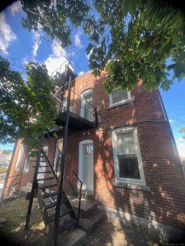 40 Pearl Street, New London, CT 06320