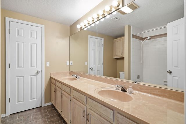 7724 S Hudson Avenue, Tulsa, OK 74136
