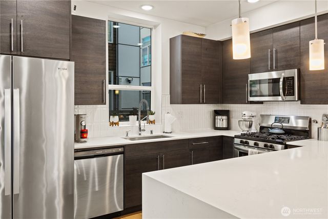 9242 A 17th Avenue SW, Seattle, WA 98106