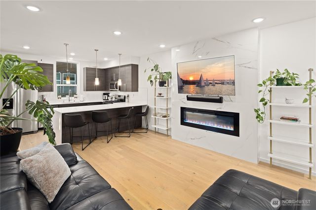 9242 A 17th Avenue SW, Seattle, WA 98106