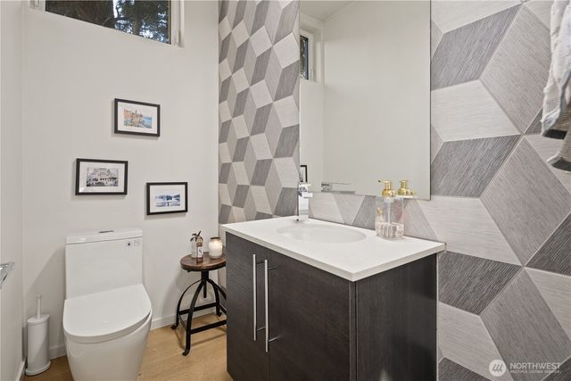 9242 A 17th Avenue SW, Seattle, WA 98106