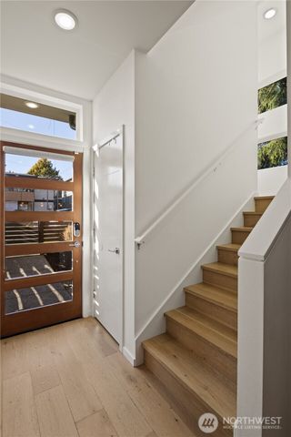 9242 A 17th Avenue SW, Seattle, WA 98106