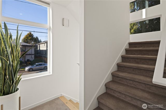 9242 A 17th Avenue SW, Seattle, WA 98106