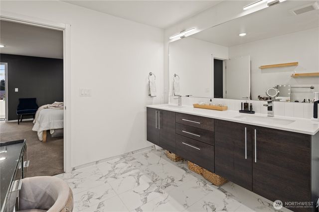 9242 A 17th Avenue SW, Seattle, WA 98106