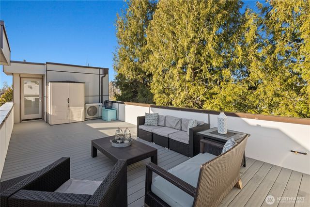 9242 A 17th Avenue SW, Seattle, WA 98106