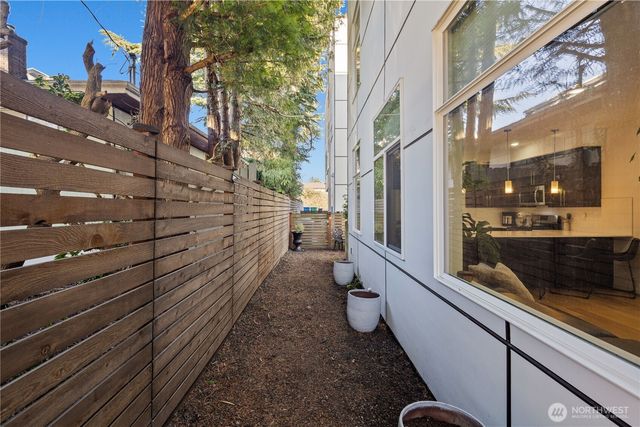 9242 A 17th Avenue SW, Seattle, WA 98106