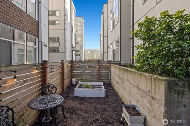 9242 A 17th Avenue SW, Seattle, WA 98106