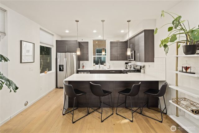 9242 A 17th Avenue SW, Seattle, WA 98106