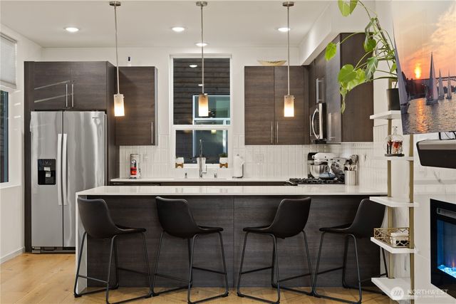 9242 A 17th Avenue SW, Seattle, WA 98106