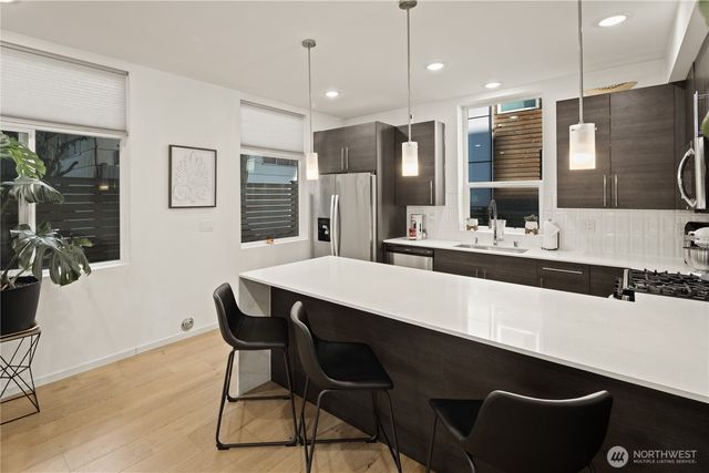 9242 A 17th Avenue SW, Seattle, WA 98106