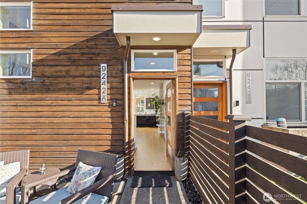 9242 A 17th Avenue SW, Seattle, WA 98106