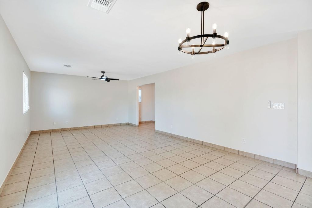 Image 10 of property listing at 1789 N Ellendale Avenue, Fresno, CA 93722