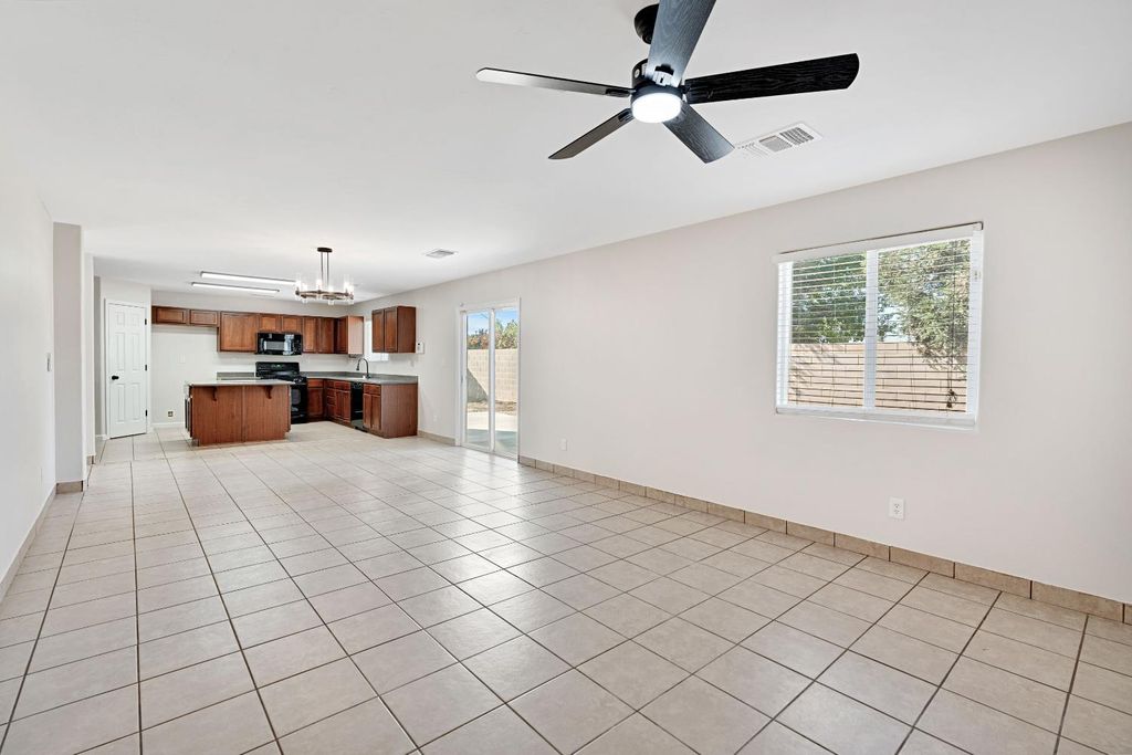 Image 12 of property listing at 1789 N Ellendale Avenue, Fresno, CA 93722