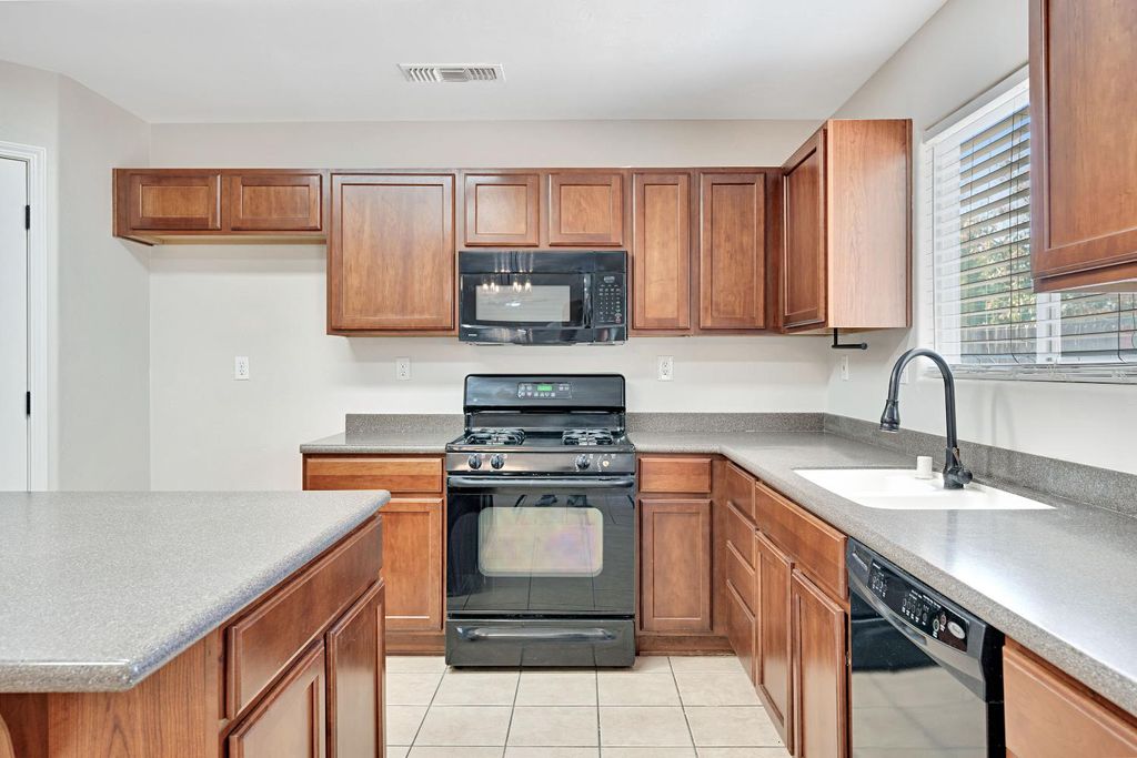 Image 17 of property listing at 1789 N Ellendale Avenue, Fresno, CA 93722