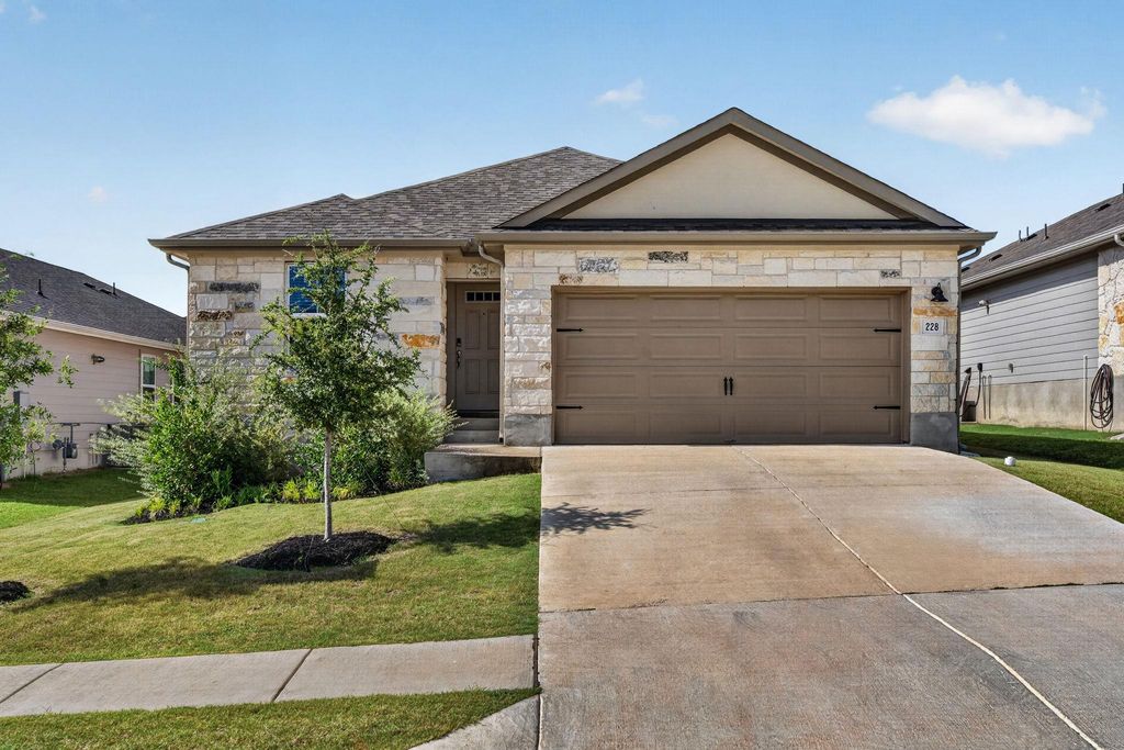 228 El Capitan LOOP, Dripping Springs, TX 78620
