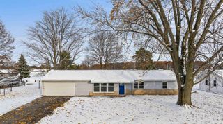 12262 N Kern Road, Syracuse, IN 46567