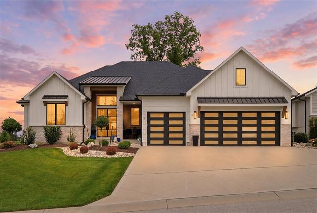 3 Spavinaw Court, Lake Winnebago, MO 64034