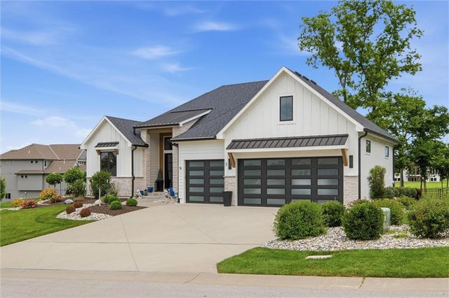 3 Spavinaw Court, Lake Winnebago, MO 64034