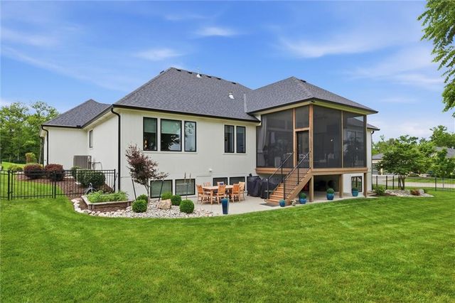 3 Spavinaw Court, Lake Winnebago, MO 64034
