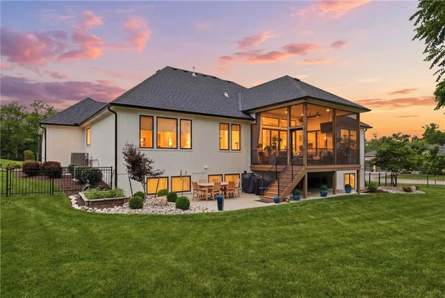 3 Spavinaw Court, Lake Winnebago, MO 64034