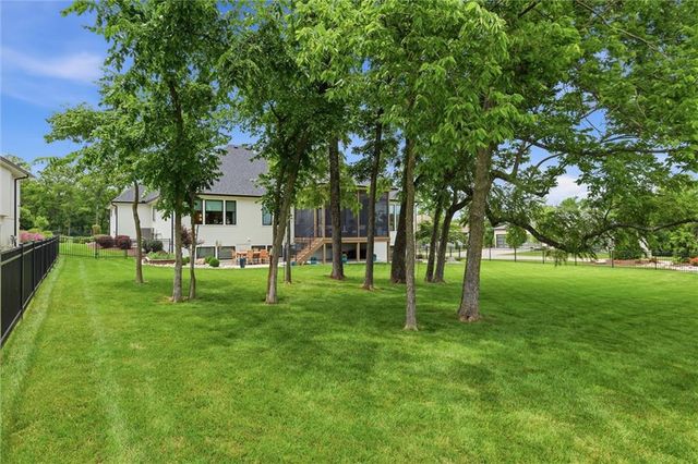 3 Spavinaw Court, Lake Winnebago, MO 64034