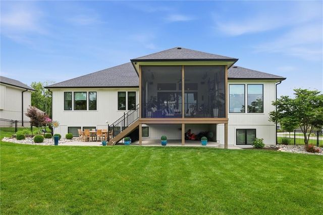 3 Spavinaw Court, Lake Winnebago, MO 64034