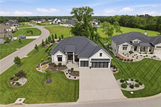 3 Spavinaw Court, Lake Winnebago, MO 64034