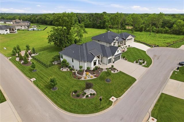3 Spavinaw Court, Lake Winnebago, MO 64034