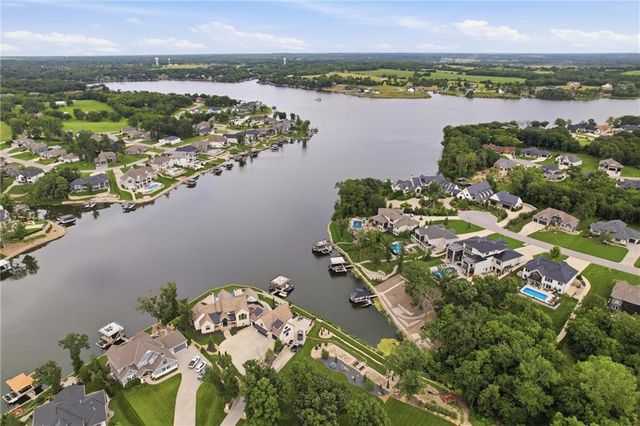 3 Spavinaw Court, Lake Winnebago, MO 64034