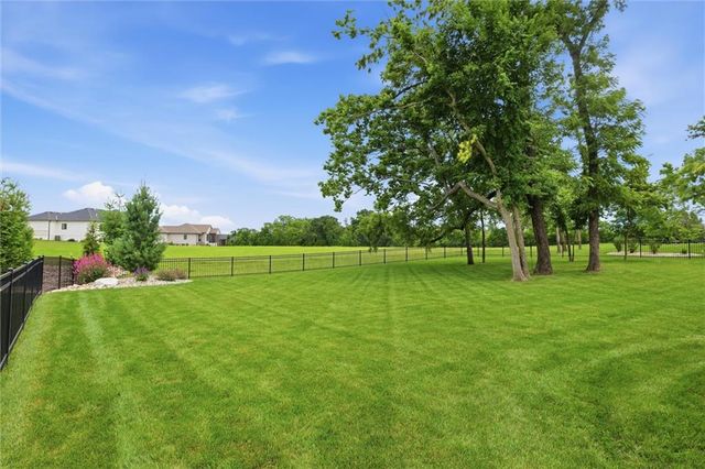 3 Spavinaw Court, Lake Winnebago, MO 64034